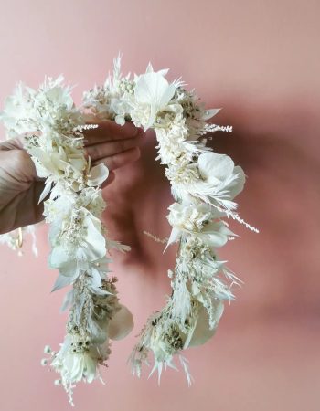 Couronne de fleurs séchées et stabilisées